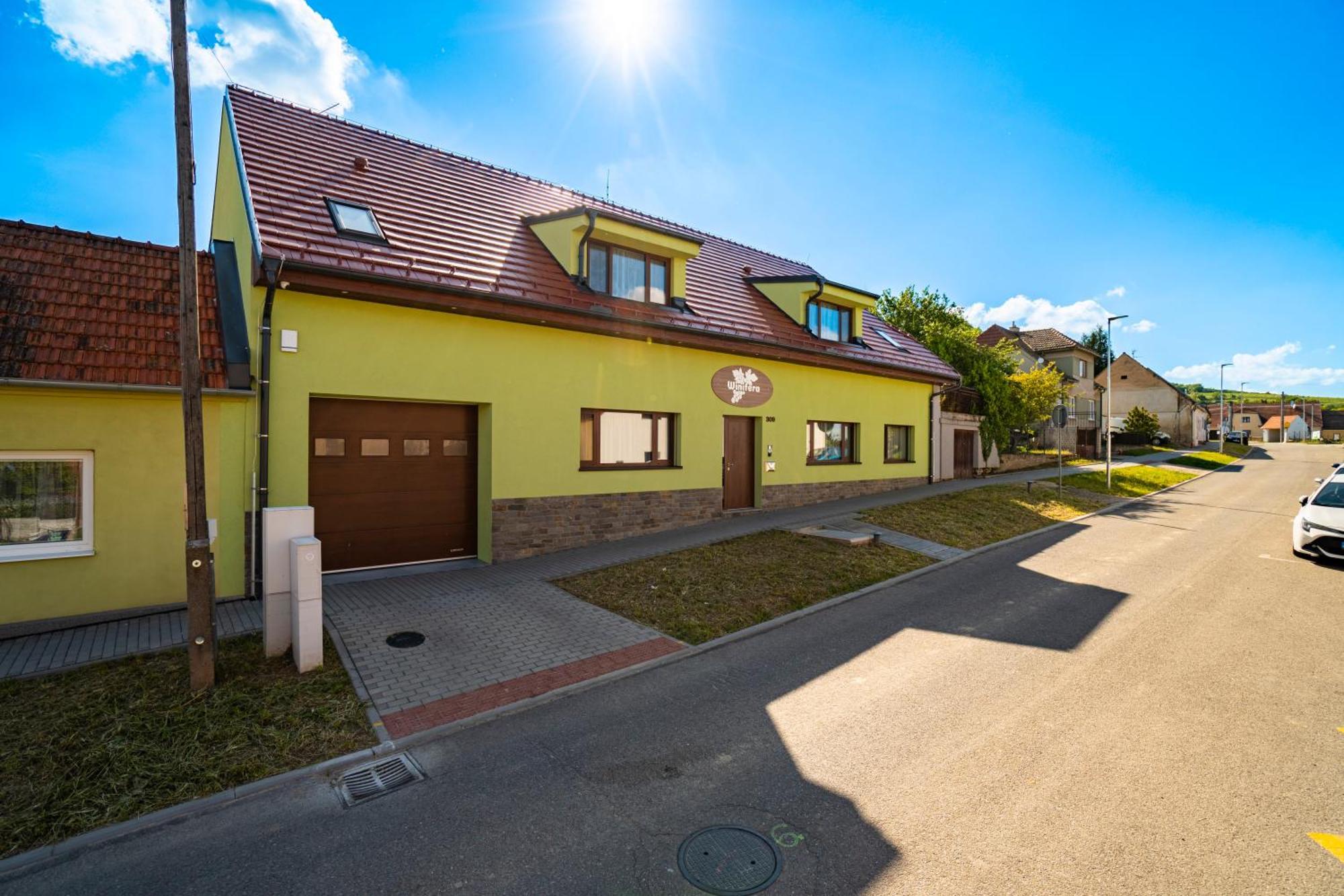 Winifera Penzion Pavlov Exteriör bild